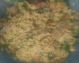 Foto langkah ke 4 dari resep Menu anak mie goreng sayur.