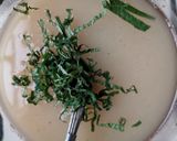 Foto del paso 3 de la receta: Crema de harina de haba a la hoja santa
