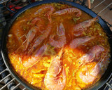 Foto del paso 13 de la receta: Arroz con conejo y gambones