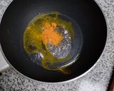 Foto del paso 1 de la receta: Huevos cremosos con cúrcuma para el desayuno