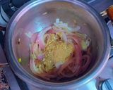 Foto del paso 3 de la receta Dorada y gambas con cebollas confitadas a la Canela y pasas