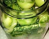 صورة لخطوة 3 من وصفة مخلل بندورة خضراء