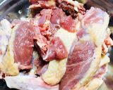 Hình bước làm 1 của món Vịt Kho Tương Hột