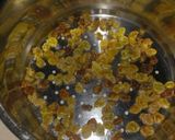 A picture of step 3 of Seffa with Raisins for Suhoor.