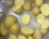 Foto del paso 3 de la receta: Papines confitados en manteca 🧈🥔🌿