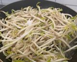 Foto langkah ke 2 dari resep Toge tumis bawang putih.