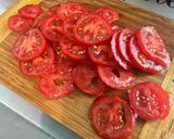 Une image de l'étape 3 de Salade de betteraves et tomates à la feta et oignon rouge.
