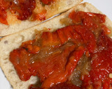 Foto del paso 2 de la receta: Pan con pimiento asado, y bacalao y salmón marinados
