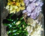 Foto langkah ke 2 dari resep Ikan asin Lombok hijau.