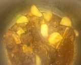 A picture of step 2 of Gobhi gosht.