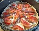 Foto del paso 5 de la receta: Coca de anchoas, emmental y tomate