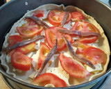 Foto del paso 5 de la receta: Coca de anchoas, emmental y tomate