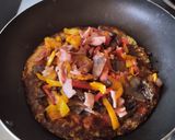 Foto del paso 4 de la receta: Torticas de coliflor a la pizza🍕de champiñones🍄, jamón🥓, queso🧀 y pimientos🍕🌶️