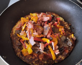 Foto del paso 4 de la receta: Torticas de coliflor a la pizza🍕de champiñones🍄, jamón🥓, queso🧀 y pimientos🍕🌶️