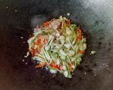 Foto langkah ke 4 dari resep Oseng Umbut Jua Bawang Pruruk.