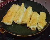 Foto langkah ke 7 dari resep Nasi Goreng Spesial with Fishroll.
