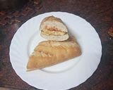 Foto del paso 4 de la receta: Bocadillo de tortilla de papas chips con pavo y salsa de tomate