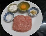 รูปขั้นตอนการทำที่ 1 ของ หมูก้อนซอสมะเขือเทศสไตล์ญี่ปุ่น (肉団子の甘酢あんかけ)
