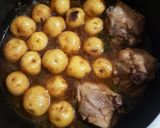 Foto del paso 5 de la receta: Pollo a la coca cola con papitas