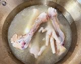 Foto langkah ke 5 dari resep Sop Ceker Ayam & Tahu.
