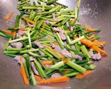 肉絲炒韭菜花的食譜步驟3照片