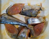 Foto langkah ke 1 dari resep Ikan Tenggiri Goreng Berlada Mudah.
