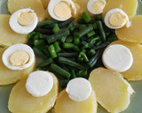 Foto del paso 7 de la receta: Ensalada de patata con salsa de mostaza y queso de cabra