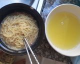 รูปขั้นตอนการทำที่ 2 ของ ลวกบะหมี่ในไมโครเวฟ 4 mins Egg noodles in Microwave
