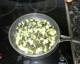 Foto del paso 2 de la receta: Tortilla mar y montaña. "con calabacín y alga kombu"