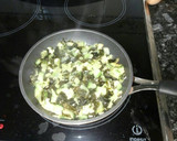 Foto del paso 2 de la receta: Tortilla mar y montaña. "con calabacín y alga kombu"