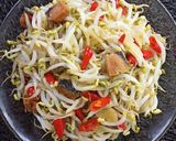 Foto langkah ke 4 dari resep "Oseng kecambah ikan asin".