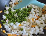 Hình bước làm 2 của món Cơm Chiên Thập Cẩm Masala