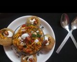 A picture of step 3 of Bhel puri.