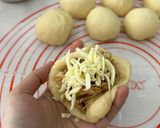Hình bước làm 5 của món Bánh Mì Nhân Gà Xé Phô Mai