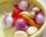 Foto langkah ke 1 dari resep Cumi Asap Bumbu Kuning.