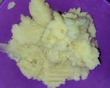 Foto langkah ke 4 dari resep Mashed Potato & Mushroom Sauce.