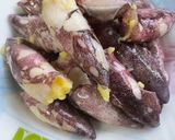 Gambar langkah 3 resipi Sotong Sumbat Masak Lemak Kuning.
