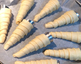 Foto del paso 5 de la receta: Cucuruchos rellenos de crema pastelera - especial año nuevo