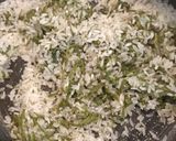Foto del passaggio 2 della ricetta Risotto con gli urticions (bruscandoli)