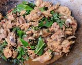 รูปขั้นตอนการทำที่ 8 ของ คั่วแห้มไก่บ้านใบยี่หร่า สูตร ภาคเหนือ