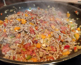 Foto del paso 2 de la receta: Calabacín relleno de chili con carne y queso
