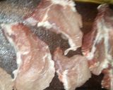 Foto del paso 3 de la receta: Bondiola con salsa de cebollas a la mostaza y papas al natural