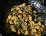 A picture of step 18 of Chole Palak.