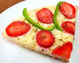 સ્ટ્રોબેરી ચીઝ પીઝા (Strawberry Cheese Pizza Recipe In Gujarati) રેસીપી સ્ટેપ4ફોટો