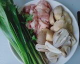 รูปขั้นตอนการทำที่ 1 ของ ต้มข่าไก่ใส่เห็ดฟาง 🐔🍄