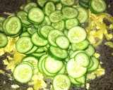 Foto langkah ke 3 dari resep Tumis Timun Telur.