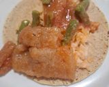 Foto del paso 3 de la receta: Chicharrón esponjoso en salsa roja con nopales