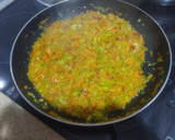 Foto del paso 3 de la receta: Tallarines con verduras, merluza empanada y salsa de soja dulce