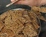 સફેદ અને કાળા તલ ની ચીક્કી (White Black Til Chikki Recipe In Gujarati) રેસીપી સ્ટેપ3ફોટો