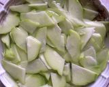 รูปขั้นตอนการทำที่ 1 ของ ผัดมะระหวานใส่ไข่
